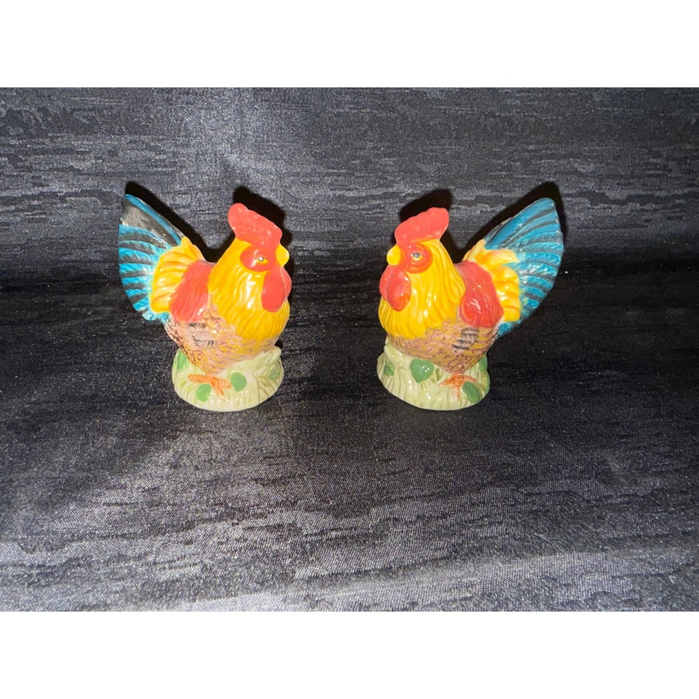Vintage Ceramic chicken salt and pepper shakers excellent condition